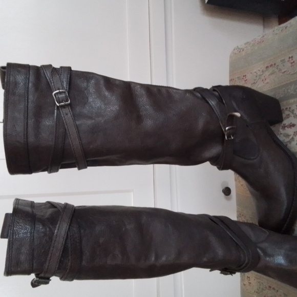 FRYE GENUINE LEATHER BOOTS - Picture 4 of 10